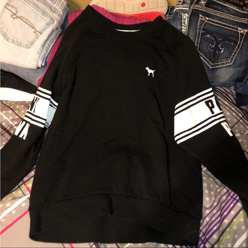 VS PINK BLACK CREWNECK